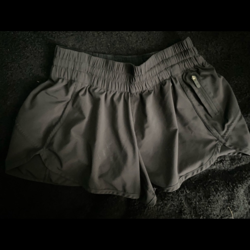 Lululemon women’s black shorts length 3 or 4 size 8